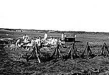 Zweiter Weltkrieg: Soldaten der Wehrmacht  beim Biwak hinter der Front.
