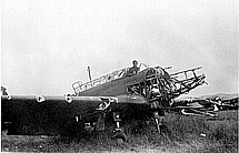 Zweiter Weltkrieg: Ein am Boden zerstrtes Jagdflugzeug.